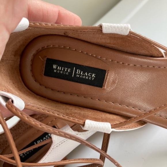 Sandal Flats Gladiator Size 6 Ankle Tie Flats White & Silver Preloved Gently - Picture 10 of 10